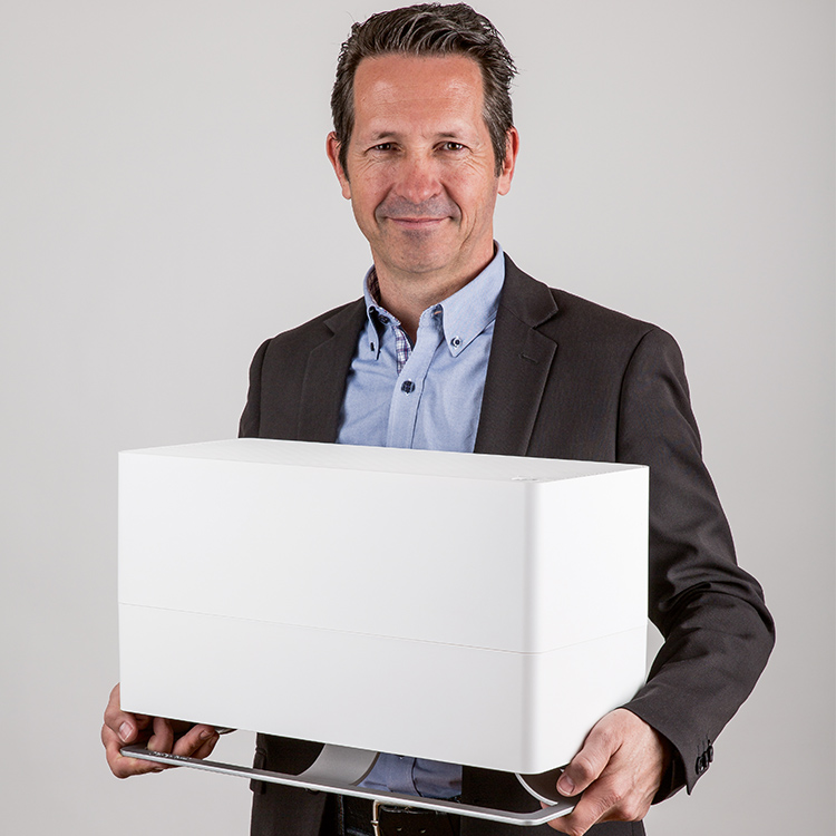 SF_OskarBig_white_05