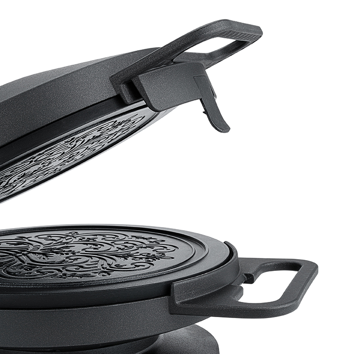 Krumkake Iron_Saga_CC2B-100_Angled_Detail_Lock_rgb_72dpi